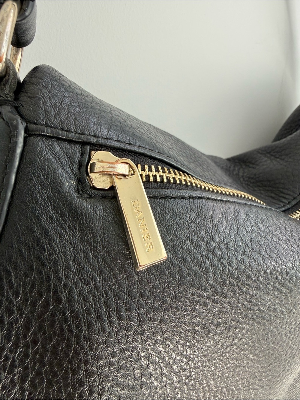 Danier Black Pebbled Leather Foldover Crossbody / Hobo Shoulder Bag - Picture 6 of 10